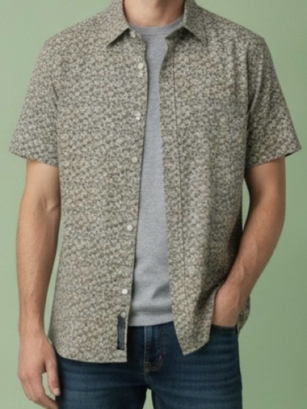 NWT Van HEUSEN Short-Sleeve Sage Green Grape Leaf Button-Up Shirt Small